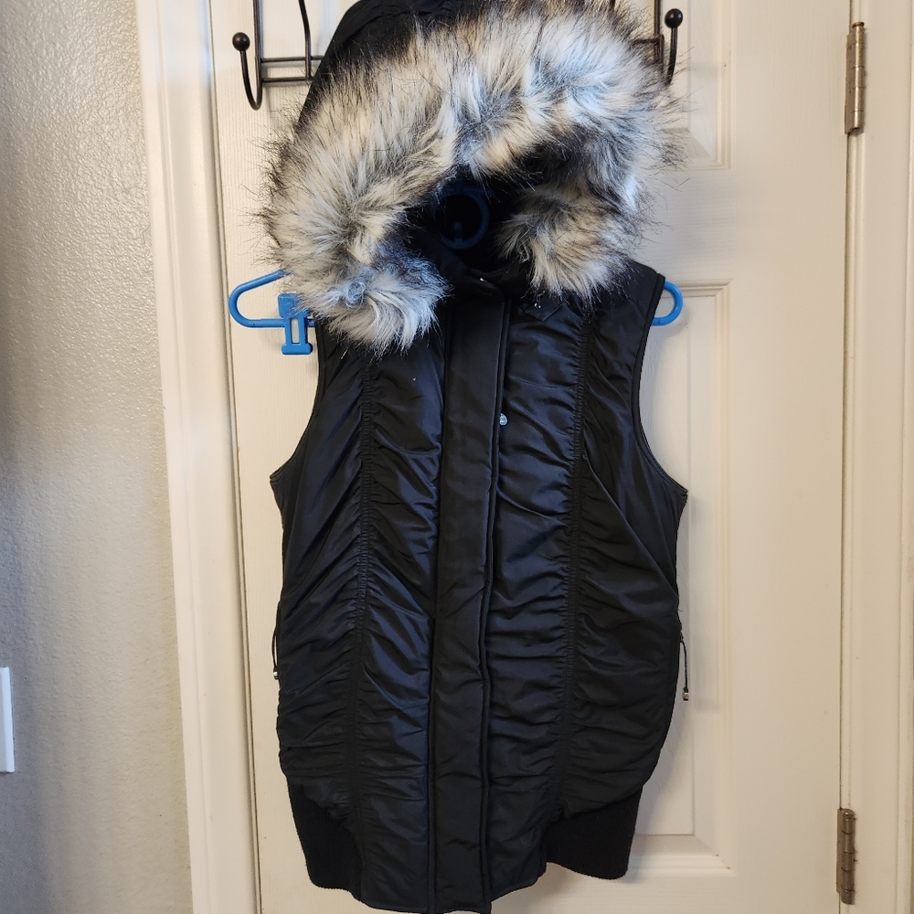 Lorna jane black puffer vest with faux fur hood size s
